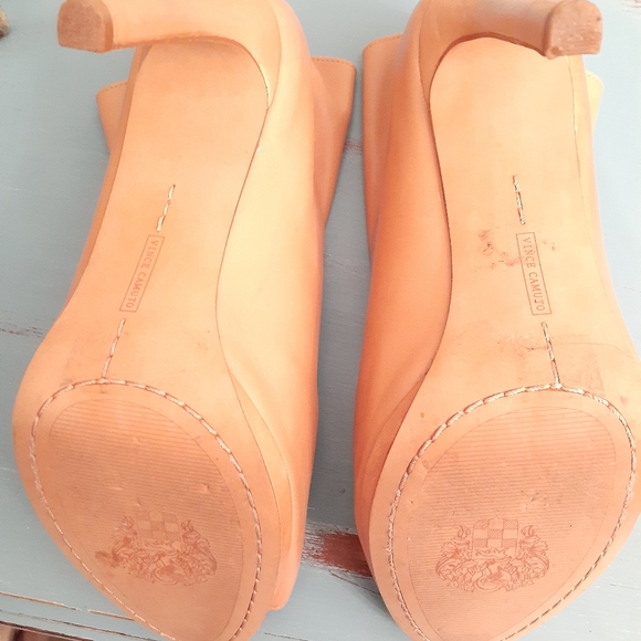 Vince Camuto - Picture 3 of 7